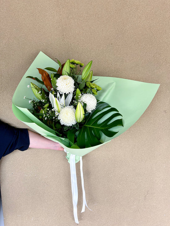 Flowers: Classic Whites - Deluxe