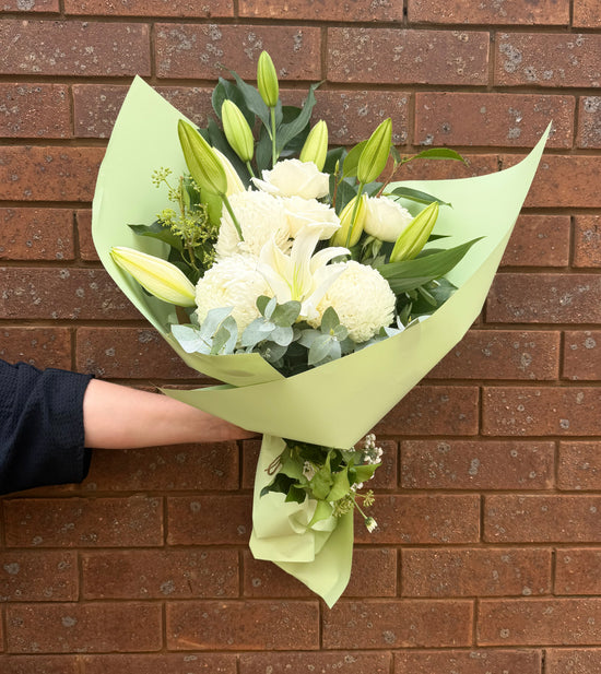 Flowers: Classic Whites - Deluxe