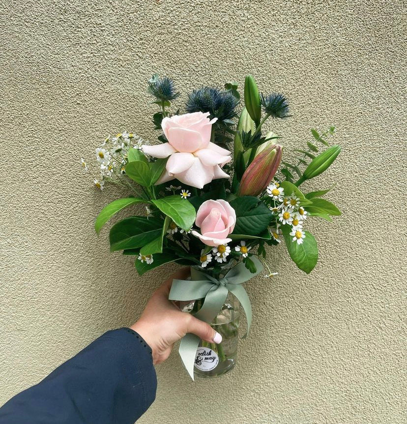 Posy jar, posy jar blooms, roses, reflexed roses, sea holly, small posy, delivered locally, friday, friyay